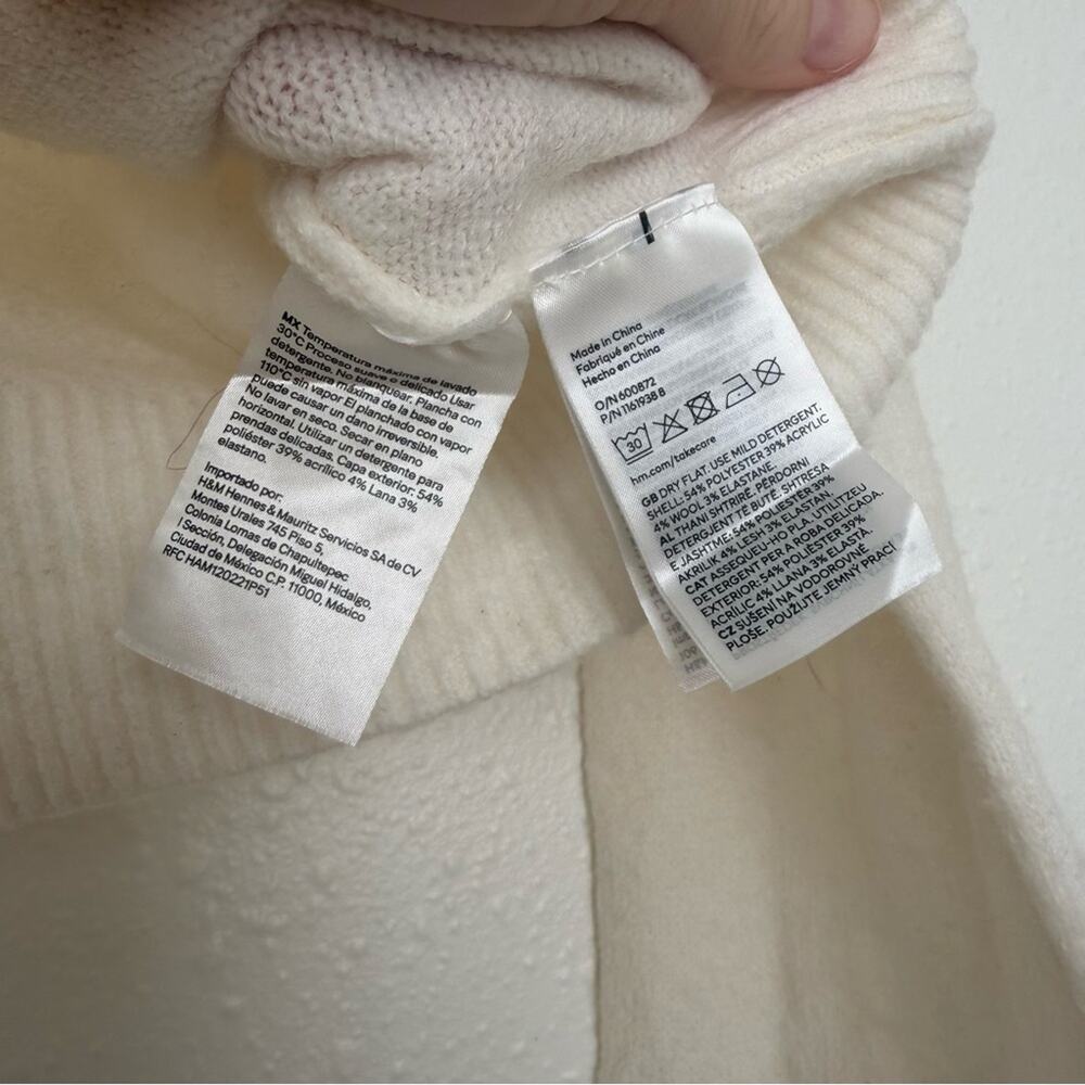 H&M Cream heart Button-Up Cardigan size small - Picture 3 of 6